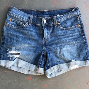 ✨Levi’s Cuffed Denim Shorts 26✨